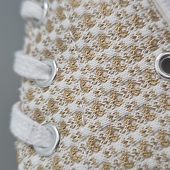 Converse Chuck Taylor Unique (Not sold in Canada)European Gold and White Design - Picture 8 of 8